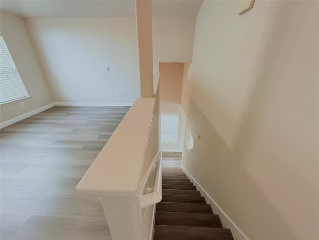 Building Photo - 26430 Richwood Oaks Dr