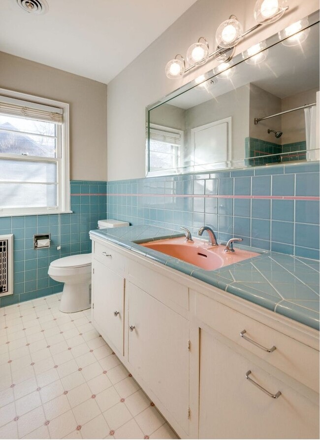 Building Photo - Spacious Green Hills Retreat | 3–4BR, 3BA ...
