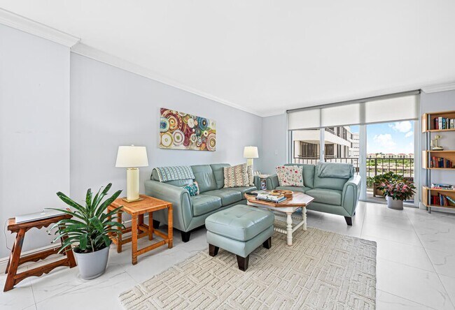 Building Photo - 3581 S Ocean Blvd