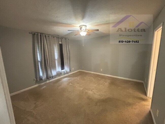 Building Photo - 505 Meadowland Ct