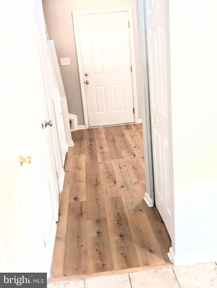 Building Photo - 4164 Hamlin Ct