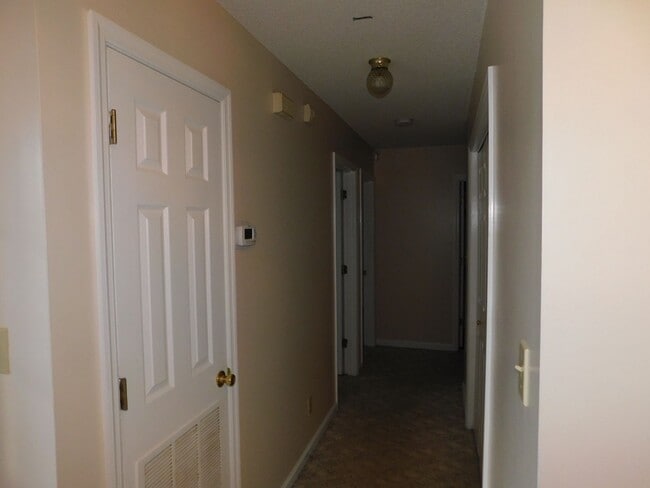 Building Photo - 3 Bedroom Home in Pebble Creek Subdivision