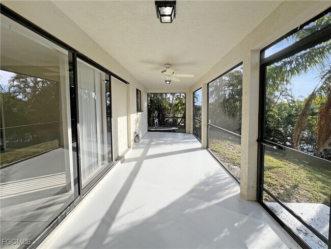 Building Photo - 4530 SW 10th Ave