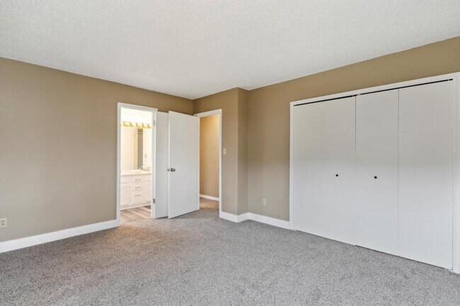 Building Photo - 5245 Mule Deer Dr
