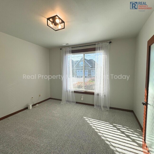 Building Photo - 4 Bedroom House in Puyallup! (Virtual Tour...