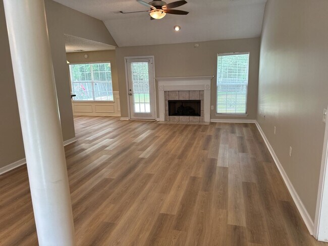 Building Photo - 247 Laurel Hill Cir