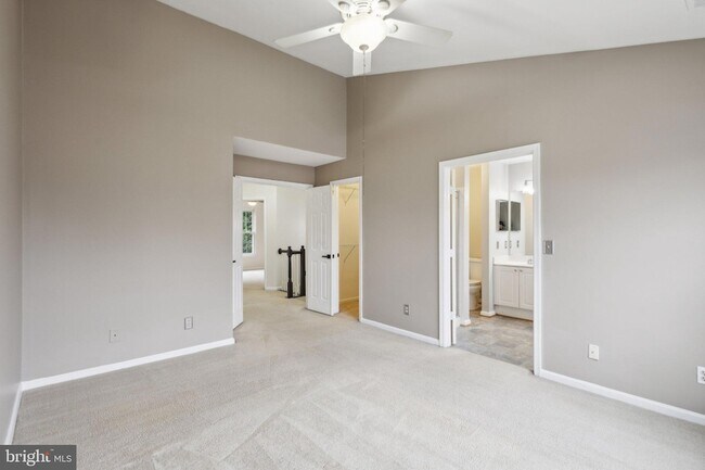Building Photo - 15514 Port Washington Ct