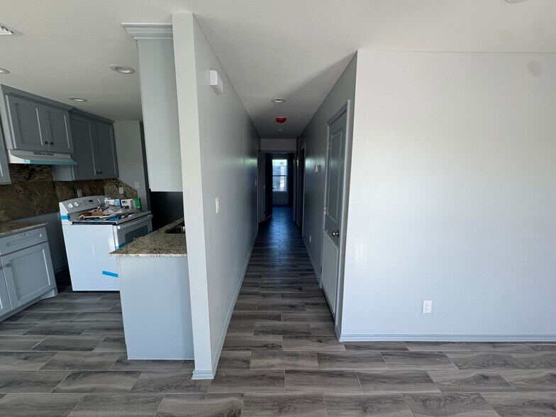 Building Photo - 21 Dunlap St