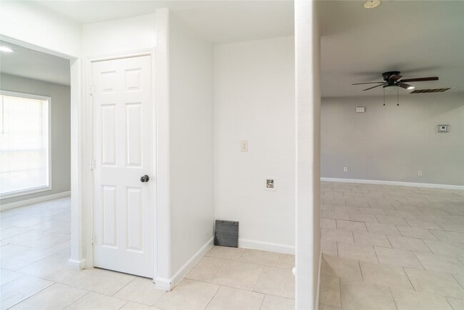 Building Photo - 11623 Rowan Ln