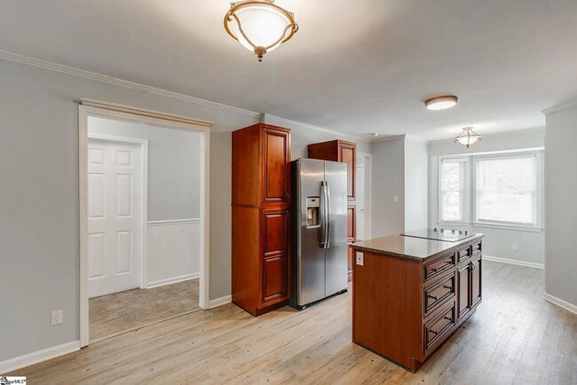 Building Photo - 9 Hillington Pl