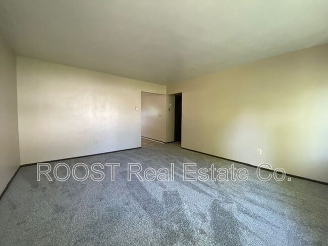 Building Photo - 421 N Russell St