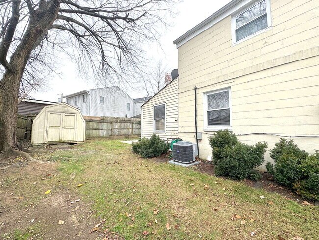 Building Photo - 5612 7th Rd S