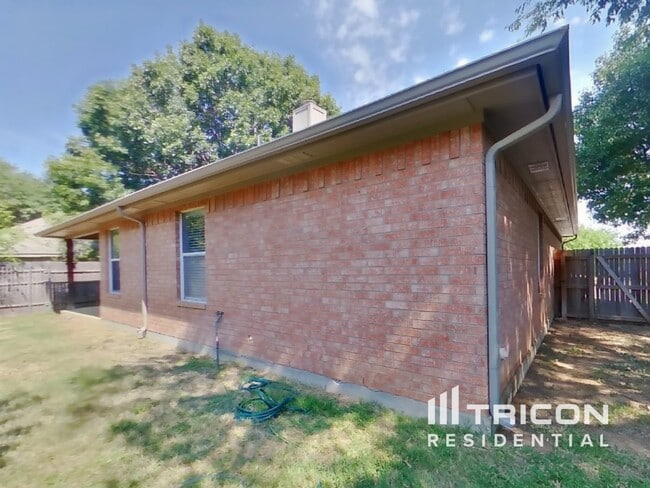 Building Photo - 3341 Brooke St