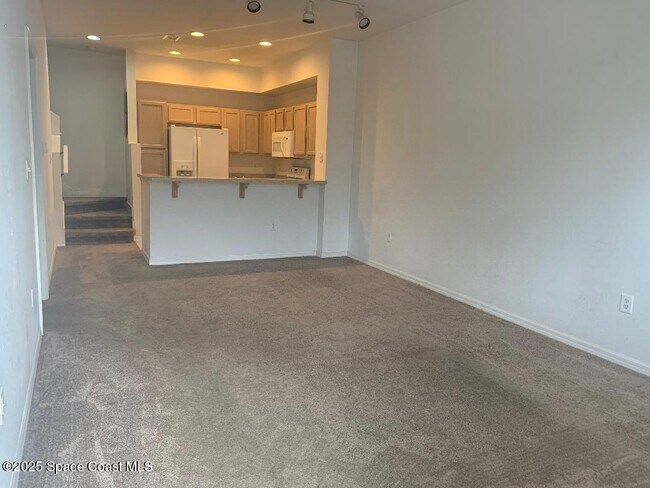 Building Photo - 105 Colibri Way