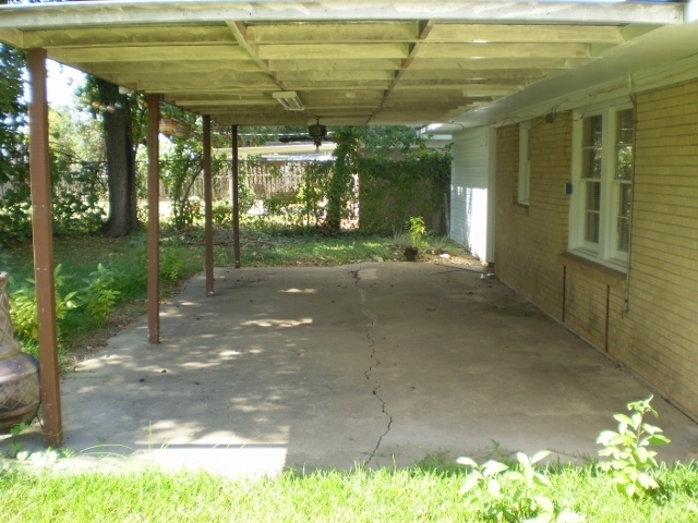 Building Photo - CUTE 3/2 BROADMOOR