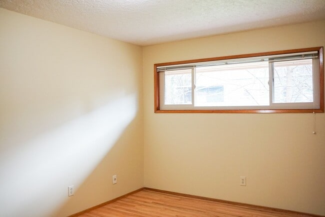 Building Photo - Sprawling 2-Story Mid-Century 4-Bed/2-Bath...
