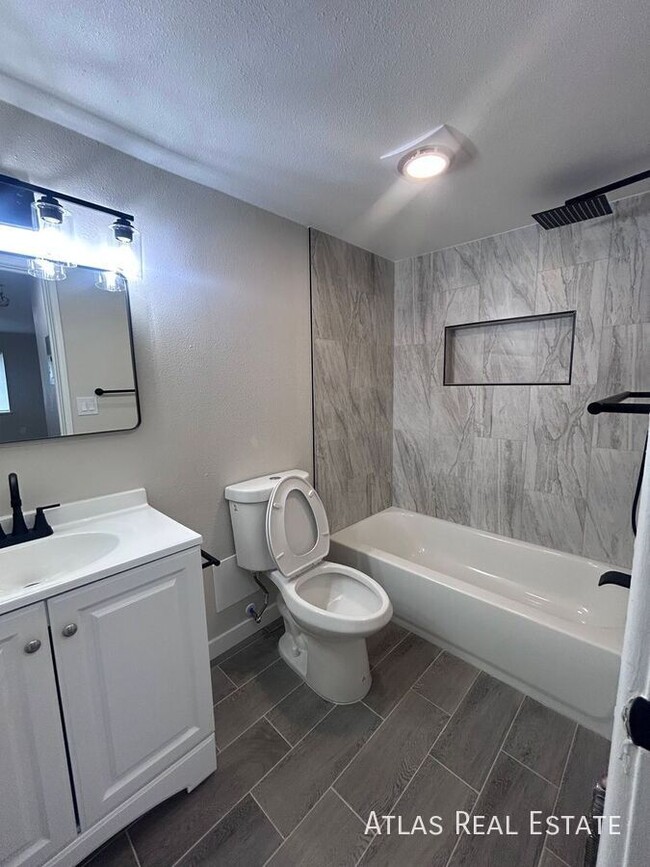 Building Photo - 551 S Fairfax St