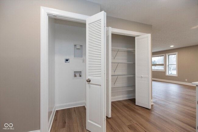 Building Photo - 707 Daffon Dr