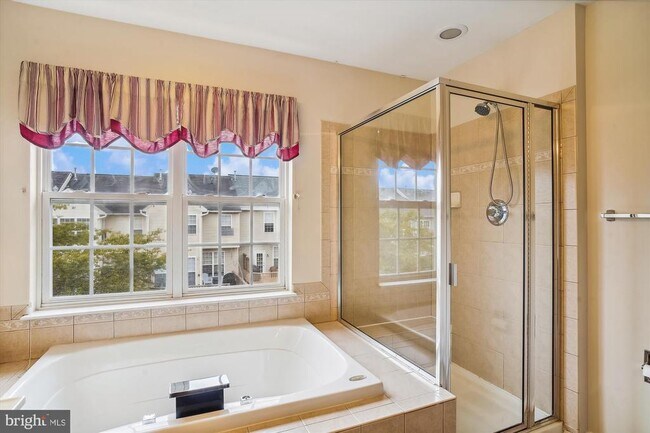 Building Photo - 152 Fieldstone Ct