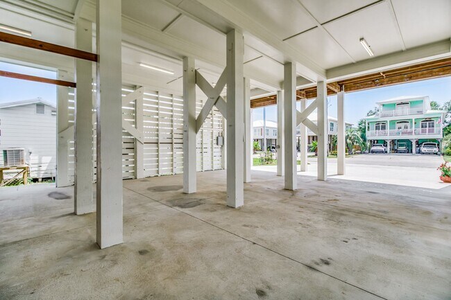 Building Photo - 5601 Bayou St John Ave