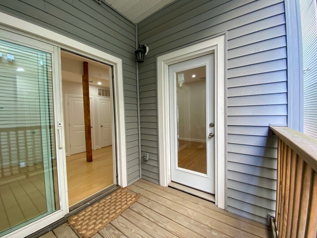 Building Photo - 258 W Broadway