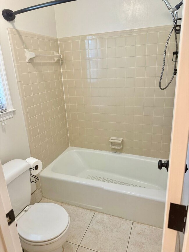 Building Photo - 3/2 Brick Home in Crowfield Plantation in Goose Creek!