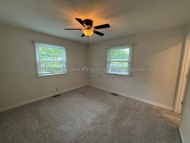 Building Photo - 4225 Fernbrook St