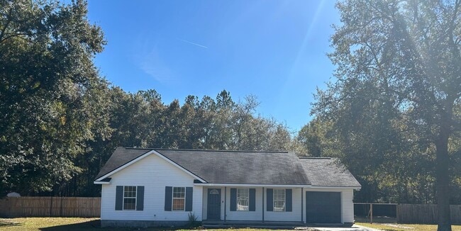 Primary Photo - 3-Bedroom, 2-Bath Home on almost an 1 Acre – Pet-Friendly!