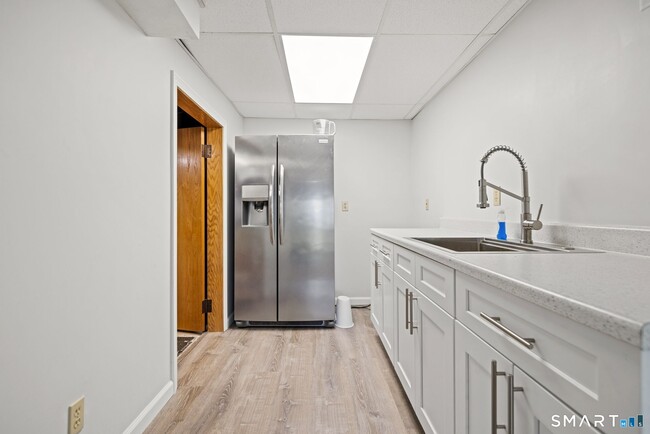 Building Photo - 39 Brightwood Ln