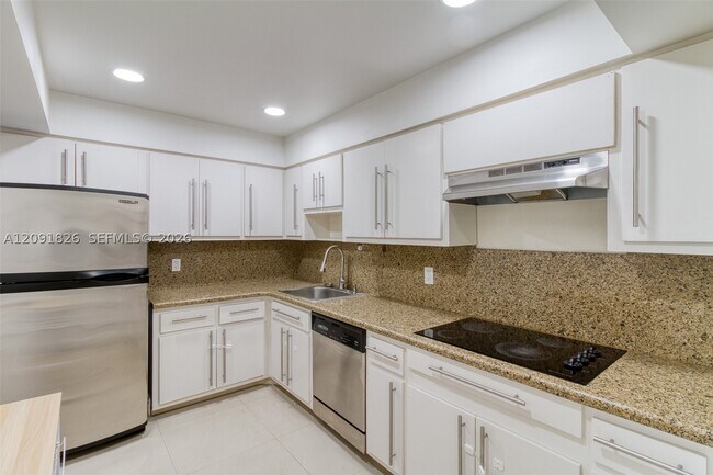 Building Photo - 9381 E Bay Harbor Dr