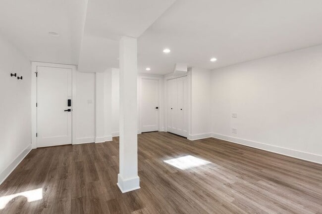 Building Photo - 828 N Webster St