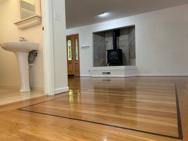 Building Photo - 2 Bed, 2.5 Bath Walnut Creek Home – Peacef...