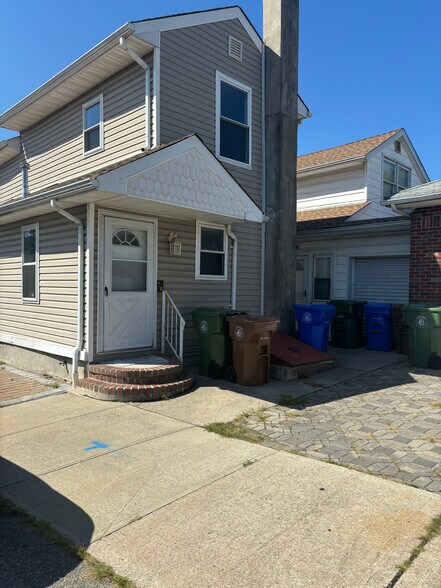 Building Photo - 939 Meacham Ave