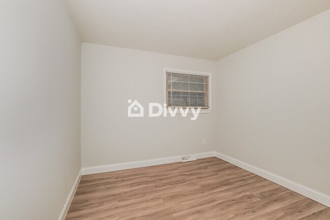 Building Photo - 17500 Fairville Ave, Cleveland, OH 44135