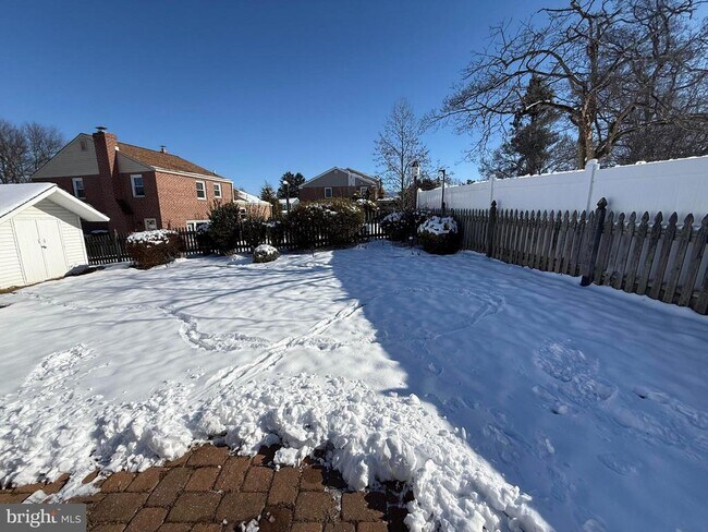 Building Photo - 240 Sweetbriar Cir