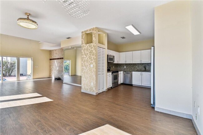 Building Photo - 541 NW 205th Ave