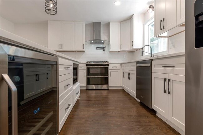 Building Photo - 3480 Tanbark Ct NE