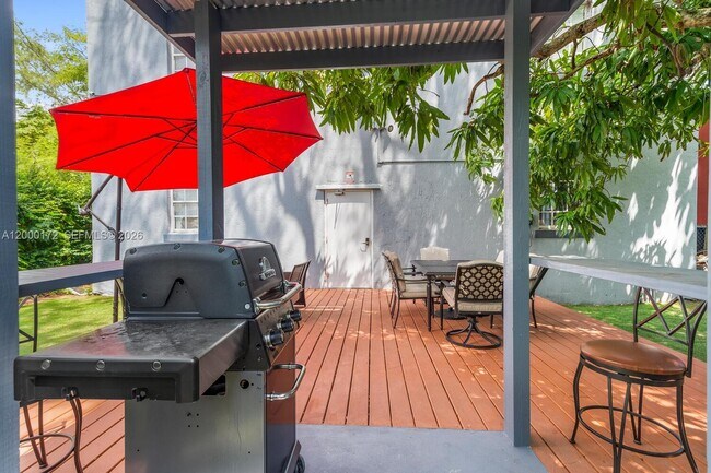 Building Photo - 536 NE 62nd St