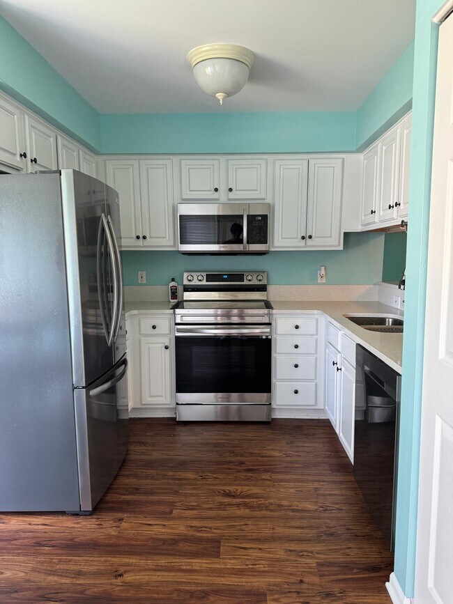 Building Photo - 8979 Woodbridge Dr