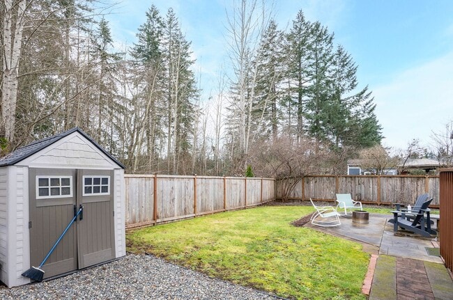 Building Photo - Spacious 3-Bedroom Home with Deck & Fenced Yard