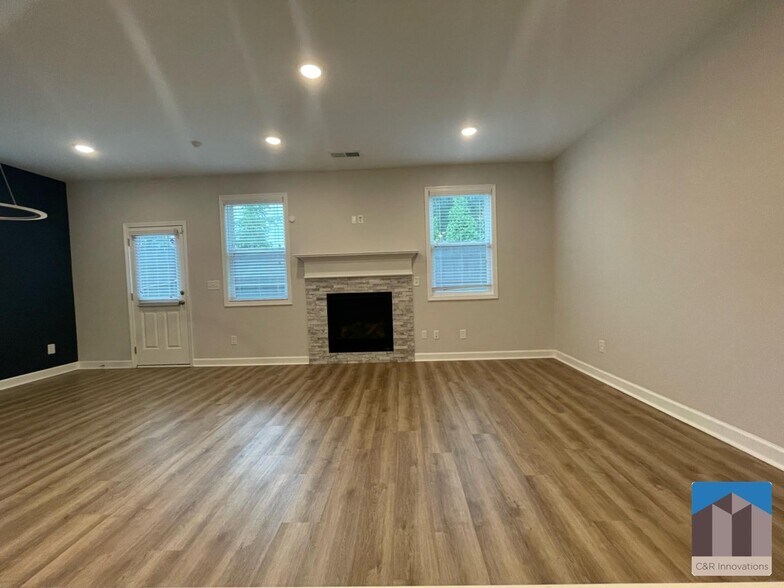 Building Photo - 3614 Silvery Way