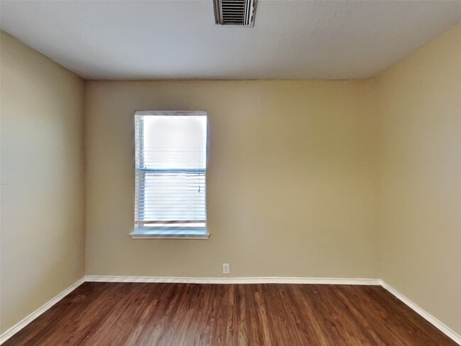 Building Photo - 2807 Bison Bluff