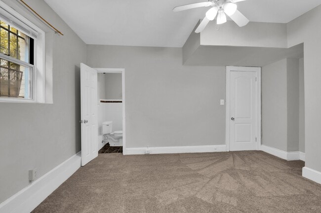 Building Photo - 1820 Clydesdale Pl NW