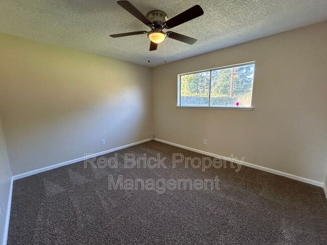 Building Photo - 315 Donner Rd