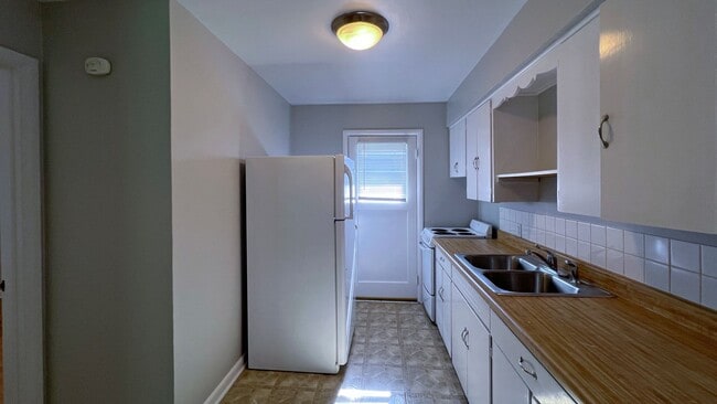 Building Photo - 32143La