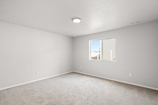 Building Photo - 11760 W Rose Lake St