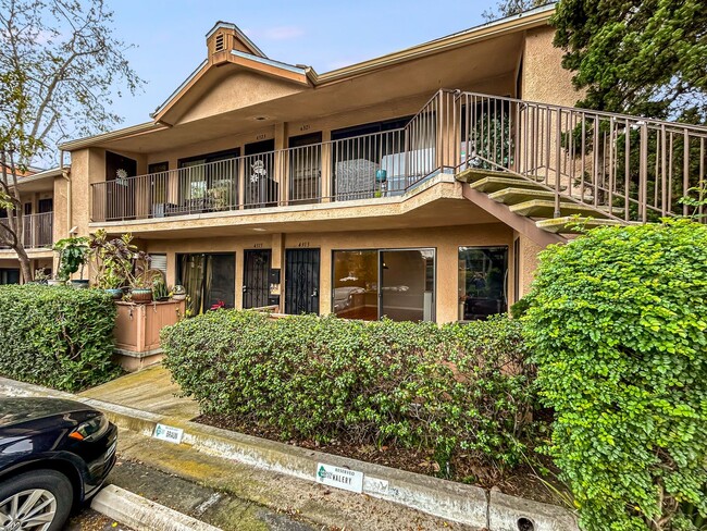 Building Photo - Beautiful 1B/1BA Condo in Hillcrest w/ Upgraded Kitchen, W/D & Swimming Pool!