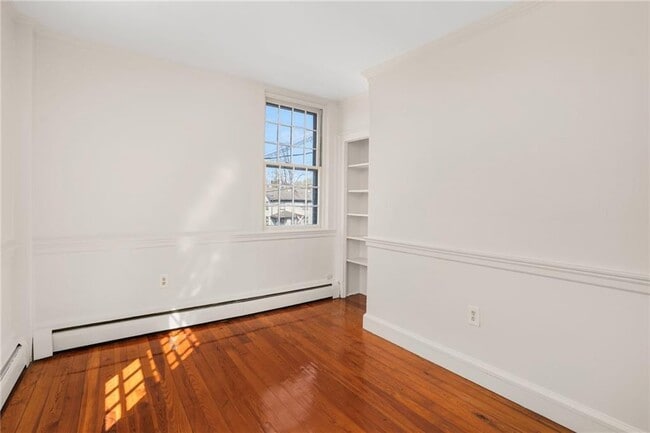 Building Photo - 14 Elm St