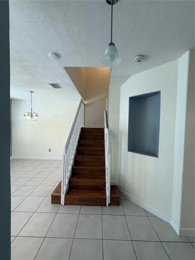 Building Photo - 15030 SW 9th Terrace