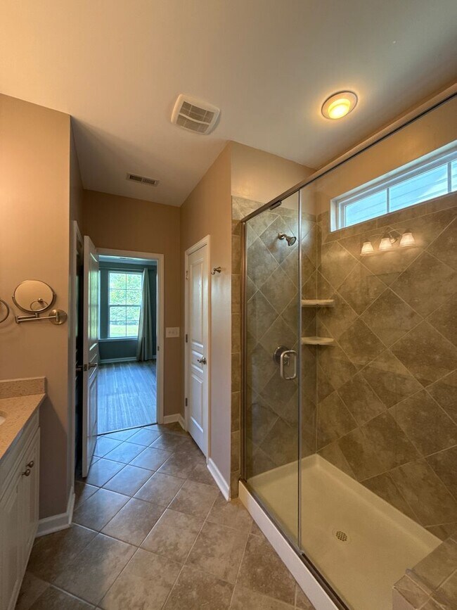 Building Photo - 5818 Glenmore Garden Dr